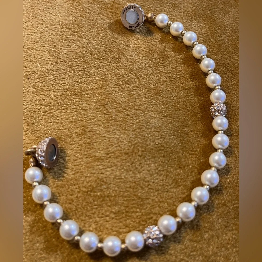 Premier Design Pearl Set - Picture 2 of 4